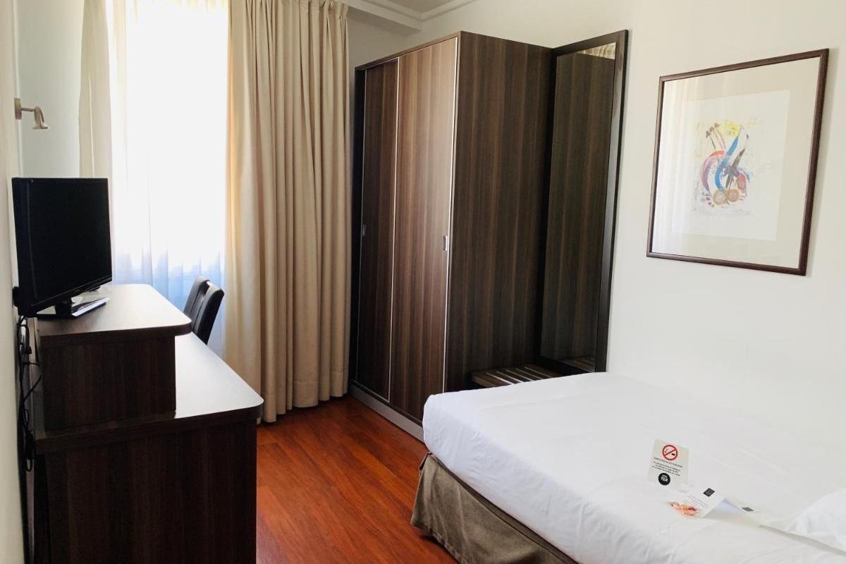 Hotel Yoldi بنبلونة المظهر الخارجي الصورة